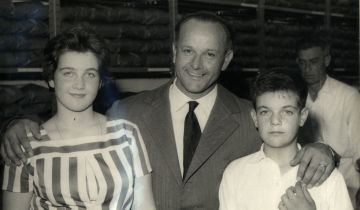 Luciana, Mario e Alceste Collini nel giorno dell'inaugurazione del negozio nel 1959